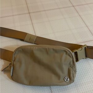 Lululemon - Everywhere Belt Bag